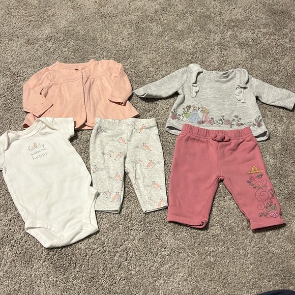👑 Disney Princess and Carter’s Baby girl outfits - Picture 1 of 6